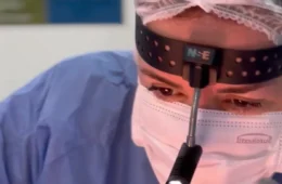 Outubro rosa: Brasília realiza cirurgia robótica para tratamento do câncer de mama