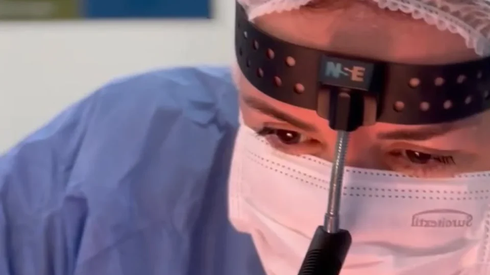 Outubro rosa: Brasília realiza cirurgia robótica para tratamento do câncer de mama