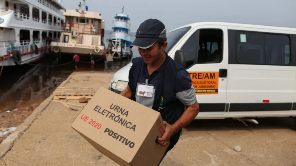 Urnas são recolhidas no Amazonas apesar de prorrogação da votação até as 19h