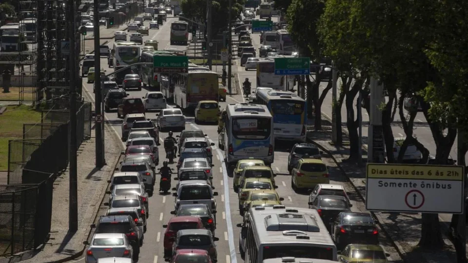 Detran-RJ vai isentar multas por atraso na transferência de veículos durante greve