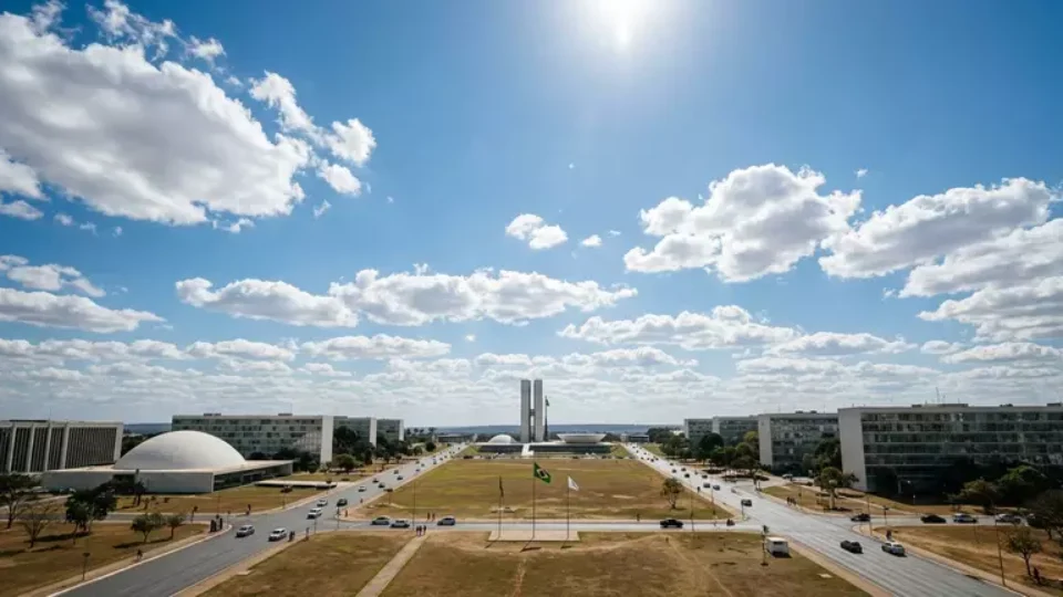 DF terá feriado de calor intenso e baixa umidade, mesmo com previsão de chuva em outras regiões