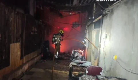 Incêndio mobiliza bombeiros em residência de Samambaia Norte