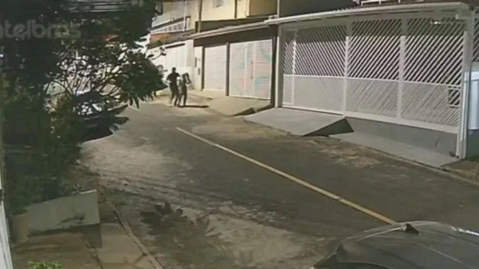 Mulher é baleada na cabeça e no tórax na Candangolândia; ex-companheiro é suspeito
