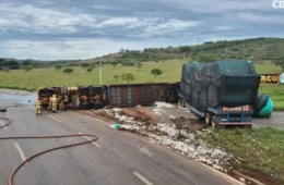 Tombamentos de caminhões mobilizam bombeiros em duas rodovias do DF