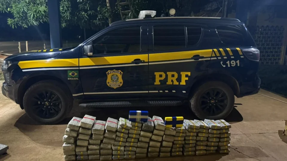 PRF apreende mais de 100 kg de drogas escondidos em picape em Porto Velho