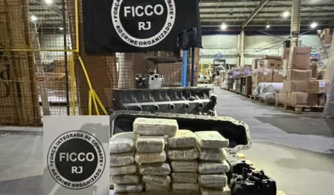 PF prende homem com 22 kg de maconha escondidos em motor de caminhão no Rio