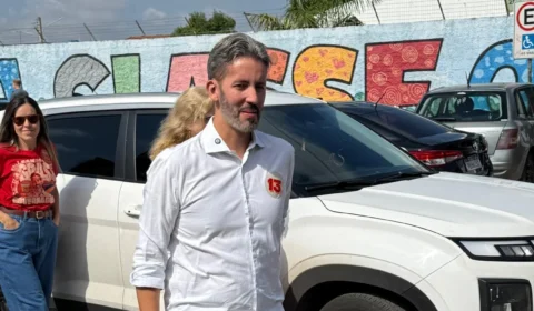Leandro Grass vota no Guará e destaca confiança na decisão dos eleitores
