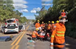 Colisão frontal na BR-251 deixa mulher morta e duas pessoas feridas no DF