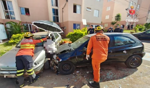 Homem fica prensado entre dois carros e fratura a perna em São Sebastião