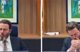 Advogado aparece fumando durante julgamento criminal e chama atenção