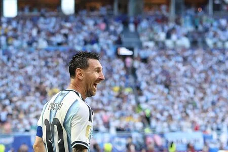 Capitão de Benim critica comportamento de jogadores argentinos: 'Gostam de jogar de maneira suja' 