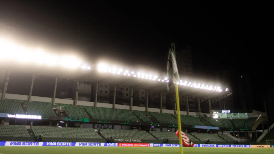 Goiás x Náutico hoje: duelo decisivo por vaga no G-4 da Série B