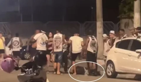VÍDEO: Homem se recusa a tirar camisa de torcida organizada e é espancado
