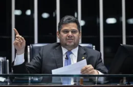Alcolumbre anuncia calendário para discutir e votar fim da escala 6×1