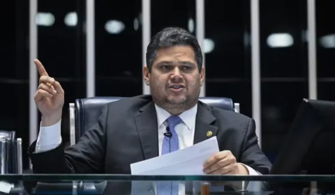 Alcolumbre anuncia calendário para discutir e votar fim da escala 6×1