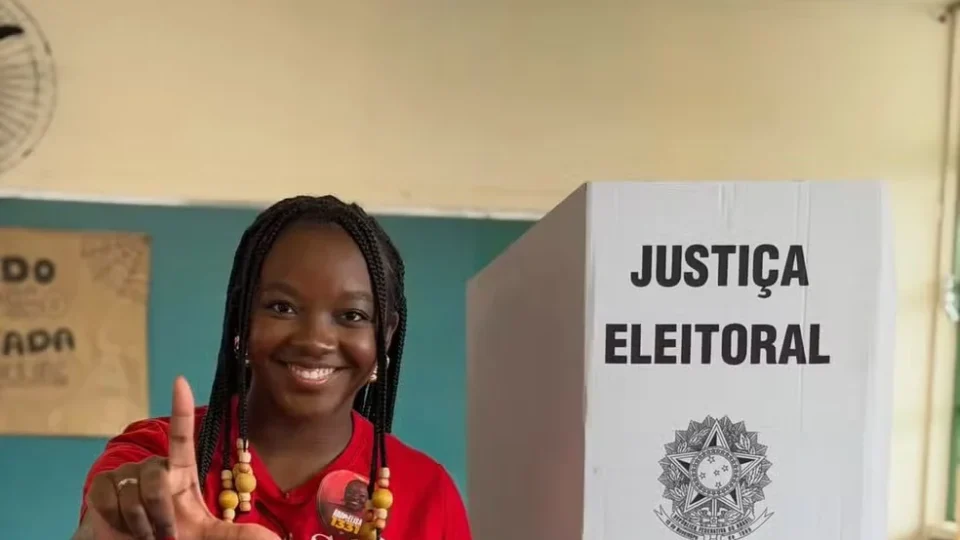 Ana Elisa cita ditadura militar e associa incêndio na UFPE a “fascistas”