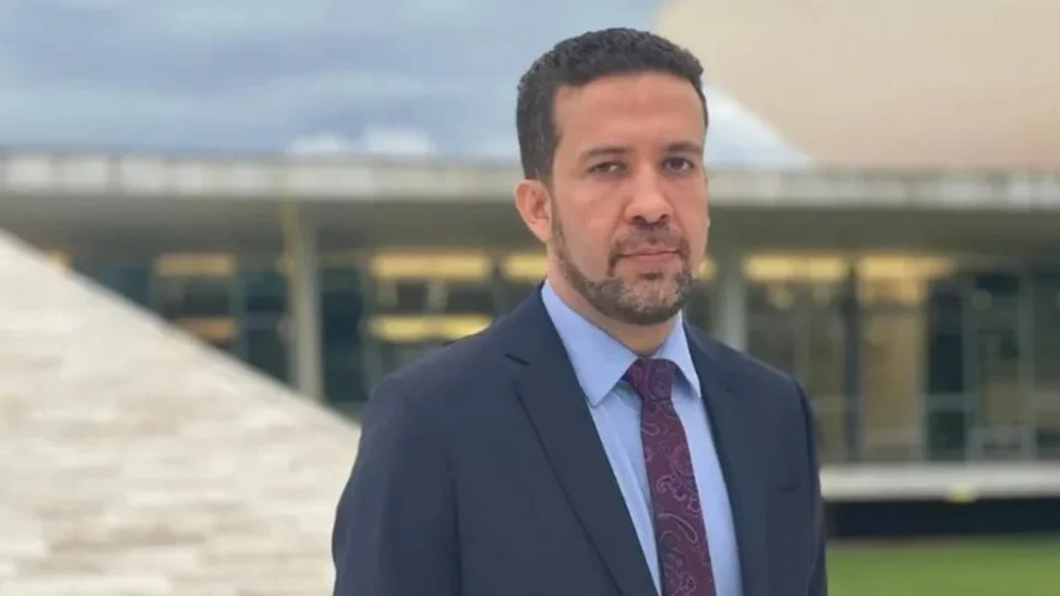 Busca por “Bolsonaro e Talvane Albuquerque” dispara no Google após orientação de Janones; entenda