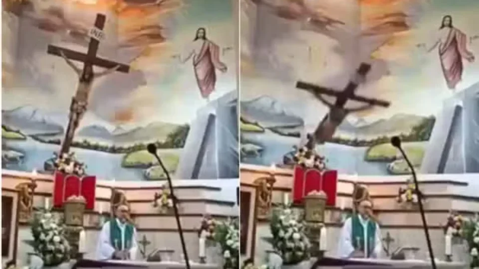 VÍDEO: Padre morre após ser atingido por cruz que caiu durante missa no Equador
