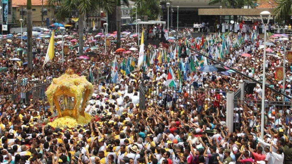 Círio de Nazaré reúne multidão em Belém e termina após 5 horas de fé e devoção