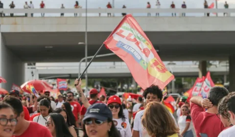 Apoiadores de Lula e Leandro Grass se reúnem em ato no Museu Nacional, em Brasília