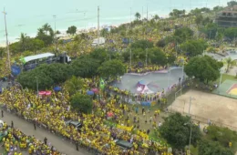 Flávio Bolsonaro faz ato na Barra da Tijuca na véspera do segundo turno de 2026