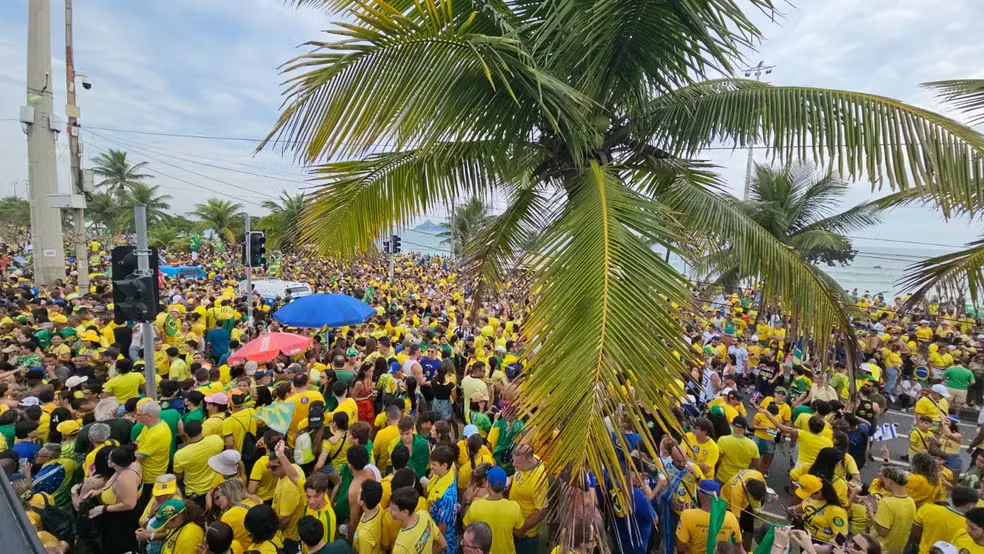 Após a passagem por Minas Gerais, o candidato seguiu para o compromisso programado na Barra da Tijuca.