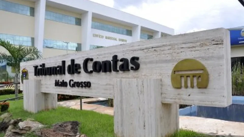 Vinhos, relógios de luxo e euros: veja o que a PF apreendeu em operação no TCE-MT