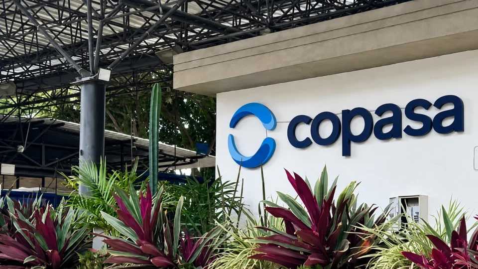 Após bairros ficarem até seis dias sem água, prefeitura de MG anuncia rompimento de contrato com a Copasa