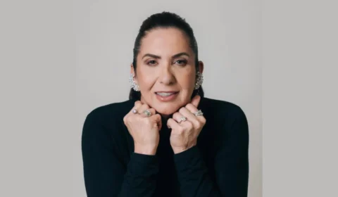 Mãe de Virginia Fonseca gasta quase R$ 10 mil em sapatos e revela: “Gosto de pagar à vista”