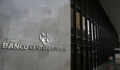 Número de brasileiros endividados de risco cresce 75% e chega a 20,3 milhões, diz BC