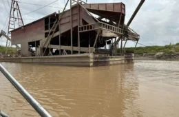 PF e Ibama destroem dragas milionárias e apreendem mercúrio no Rio Madeira