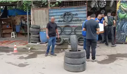 Operação encontra moto roubada e peças escondidas em ferros-velhos de Belford Roxo