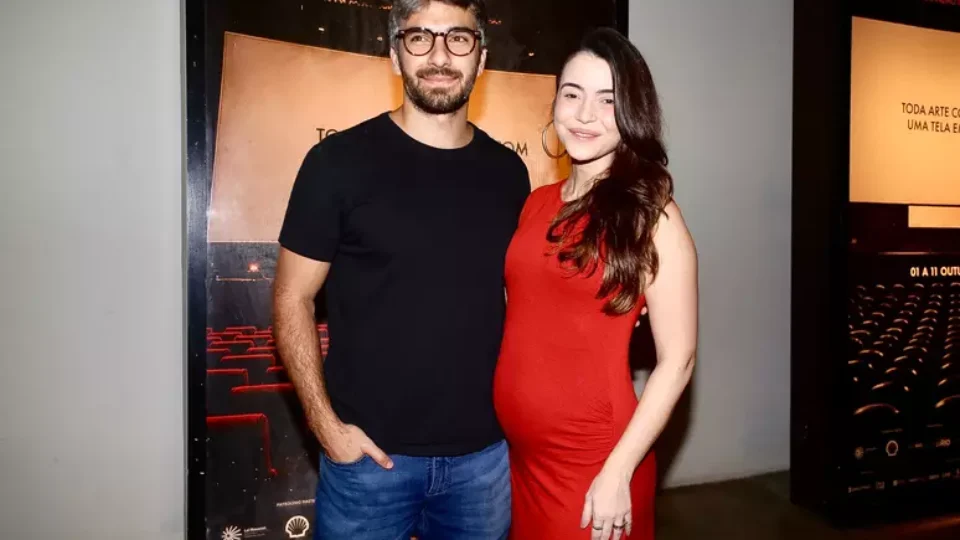 Ex de Deborah Secco Hugo Moura revela gravidez da esposa durante festival no Rio