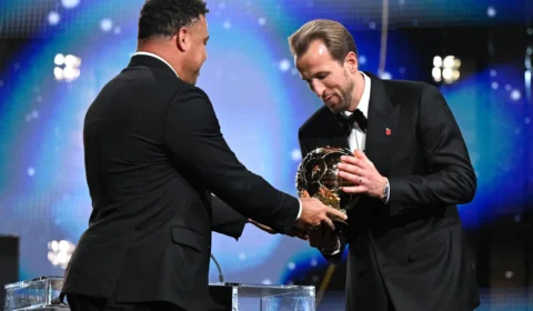 Harry Kane é eleito melhor jogador do mundo e conquista Bola de Ouro 2026