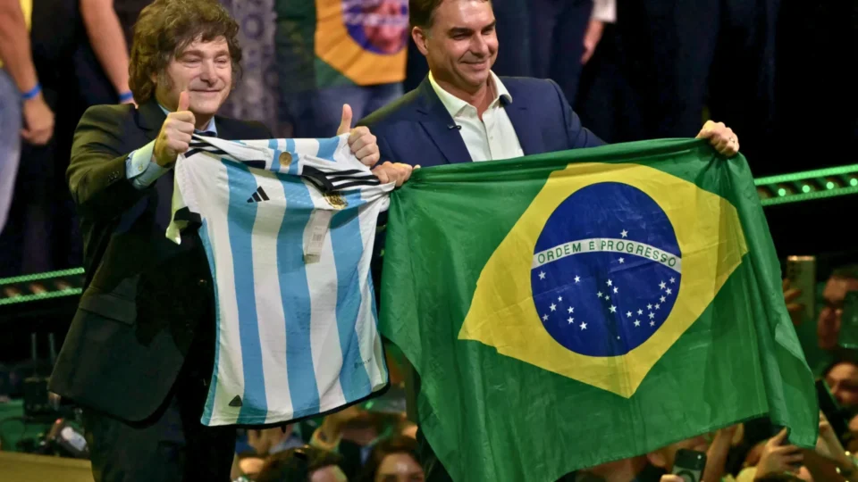 Economia da Argentina encolhe e Milei já enfrenta risco de recessão