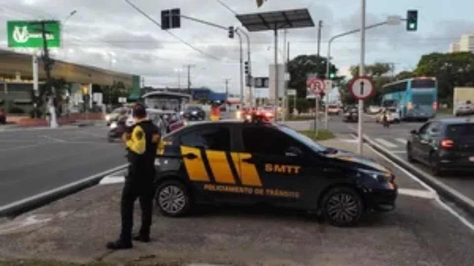 Senado avalia lei que libera porte de arma a agentes de trânsito