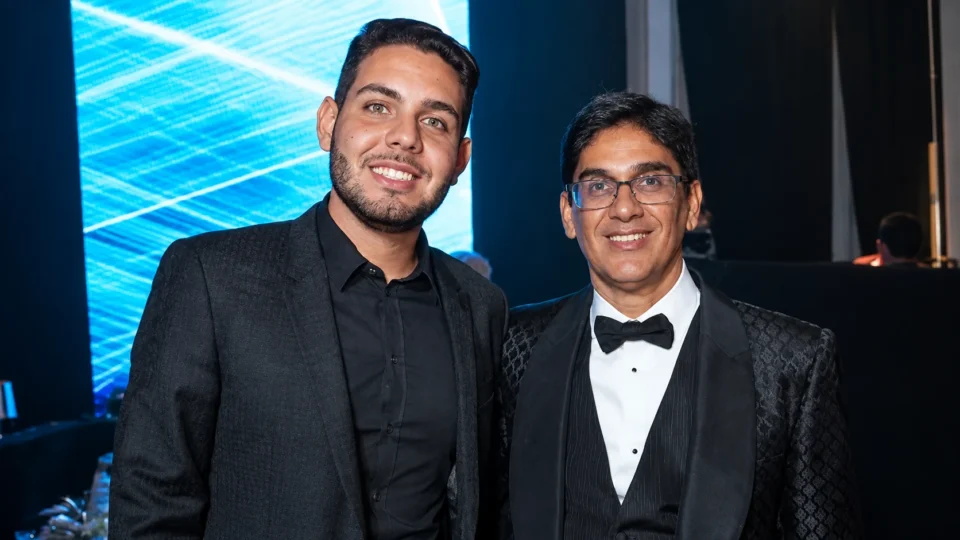 Alvo da PF, sobrinho de Adilsinho já recebeu Flávio Bolsonaro em camarote na Sapucaí