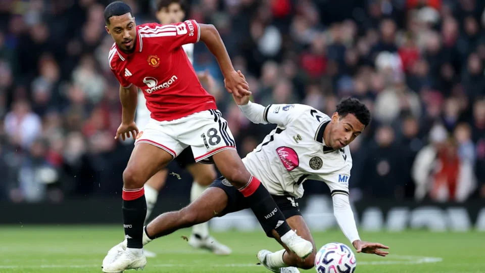Bournemouth vence Manchester United por 3 a 0 em Old Trafford e aprofunda crise do rival