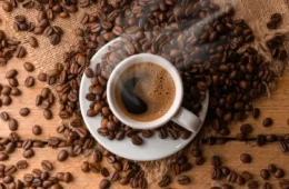Café brasileiro é vendido por R$ 2.200 o quilo e bate recorde em leilão internacional