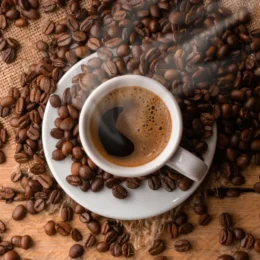 Café brasileiro é vendido por R$ 2.200 o quilo e bate recorde em leilão internacional