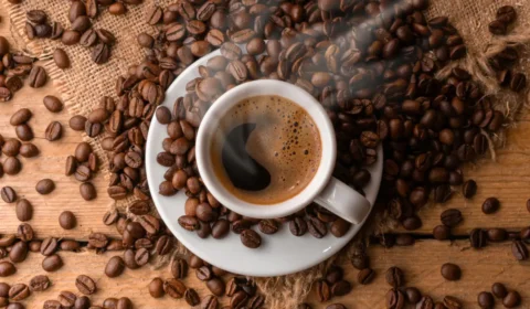Café brasileiro é vendido por R$ 2.200 o quilo e bate recorde em leilão internacional