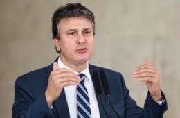 Camilo Santana admite que PT evitou debate sobre maioridade penal e critica demora do governo Lula