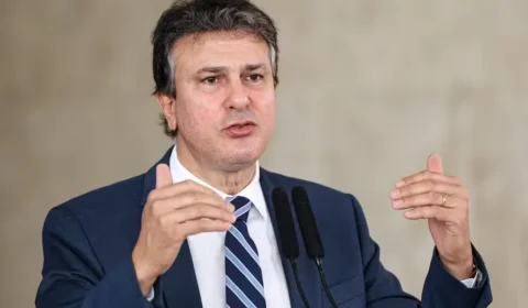 Camilo Santana admite que PT evitou debate sobre maioridade penal e critica demora do governo Lula