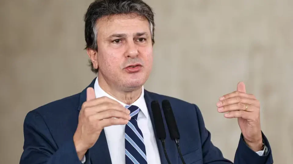 Camilo Santana admite que PT evitou debate sobre maioridade penal e critica demora do governo Lula