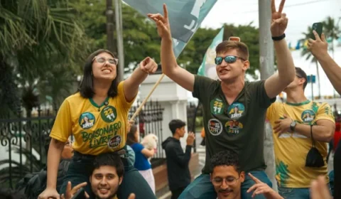 Funks de direita entram no Top 50 do Spotify após derrota de Flávio Bolsonaro