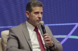 Ministro diz que corte de Flávio pode acabar com Pé-de-Meia; Daniella Marques rebate