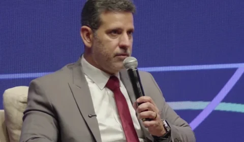 Ministro diz que corte de Flávio pode acabar com Pé-de-Meia; Daniella Marques rebate