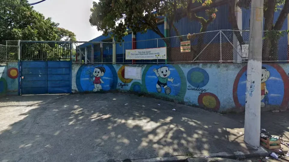Dez alunos passam mal após comer bolo em escola pública na zona leste de SP