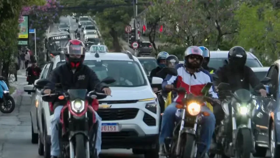 Motociclistas representam quase metade das mortes no trânsito de SP; pressão por entregas preocupa