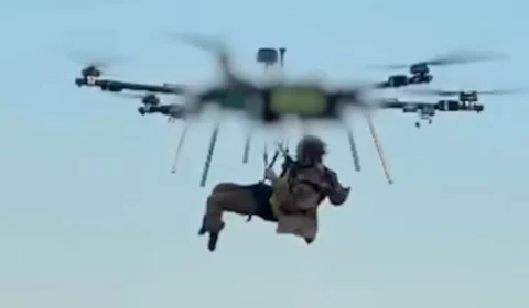 VÍDEO: Exército ucraniano usa drone para resgatar soldado ferido em operação inédita na guerra